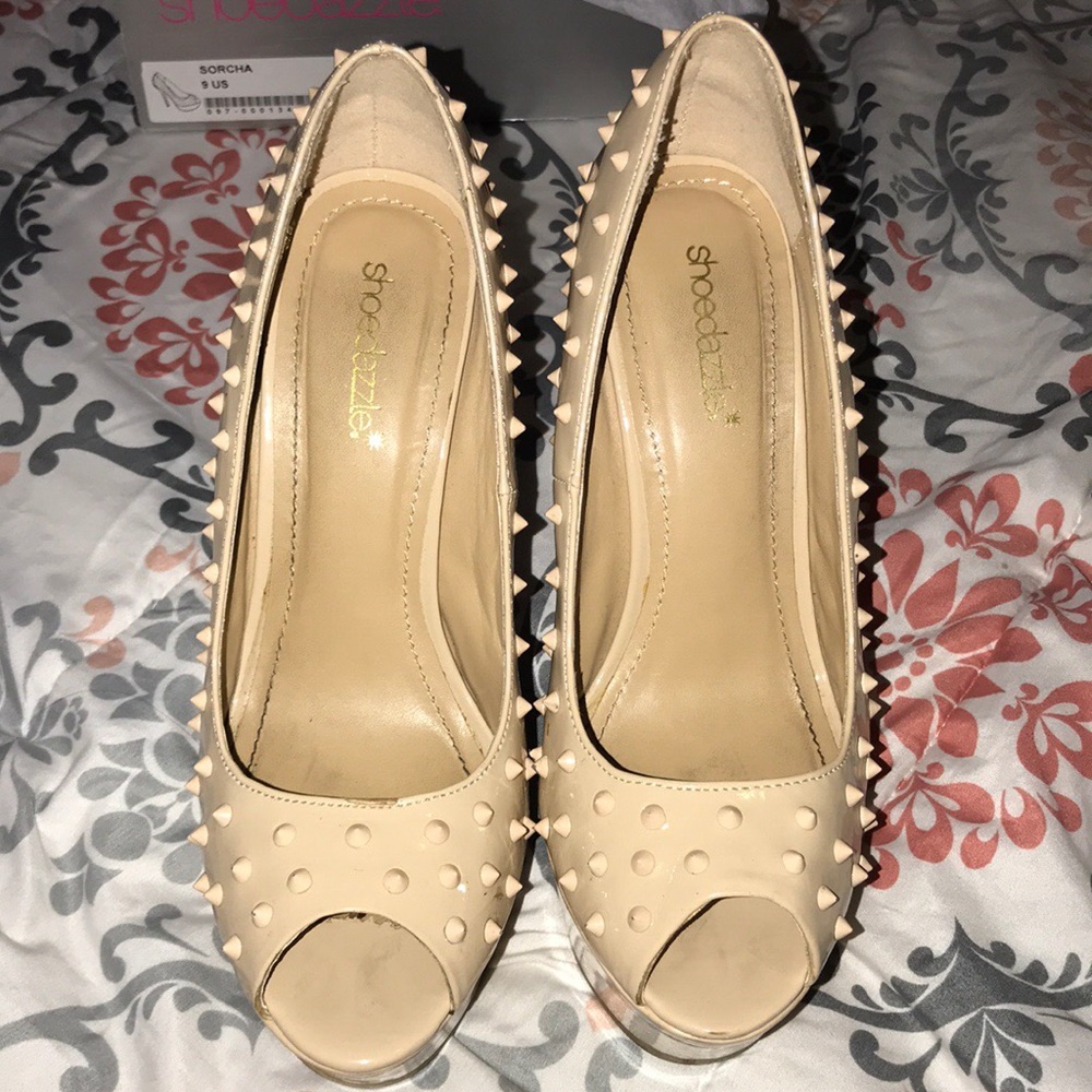 Shoedazzle nude High Heels